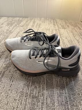 Brooks Trace 2 Running Shoes Womens Size 8 Gray Black Neutral Road Sneakers